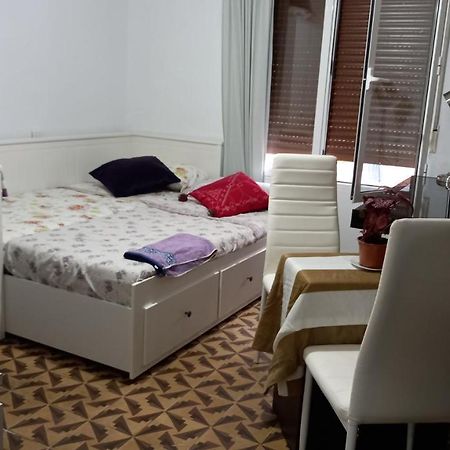 Las Golondrinas Habitacion En Piso Centrico Para Una O Dos Personas Zaragoza Exteriör bild